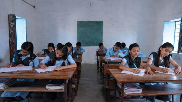 Delhi government initiative to expand education access through 500 new private schools with 20,000 reserved seats