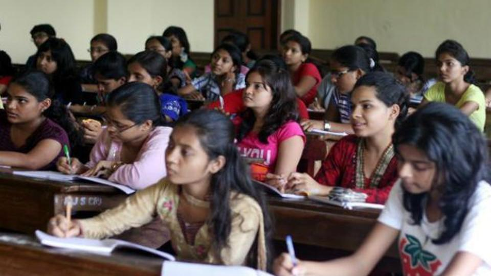 Maharashtra Government’s Earn-and-Learn scheme expansion to support 5 lakh college girls from 2025–26 for their education and empowerment